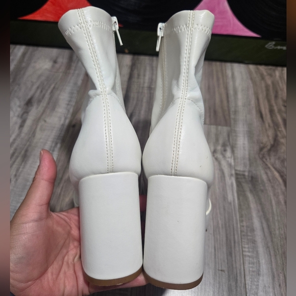 Madden Girl Women's Swift Fashion Boot Sz 8.5 White - Picture 10 of 13